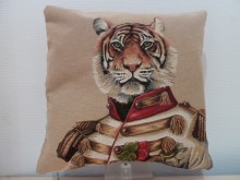 COUSSIN TIGRE HABILLE