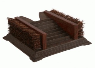 TIRE-BOTTES BROSSE